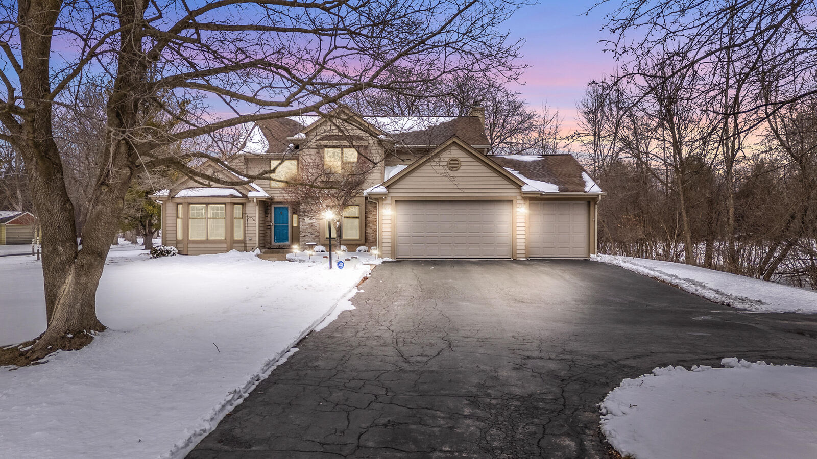 Property Photo: 1414 W El Rancho Dr WI 53092