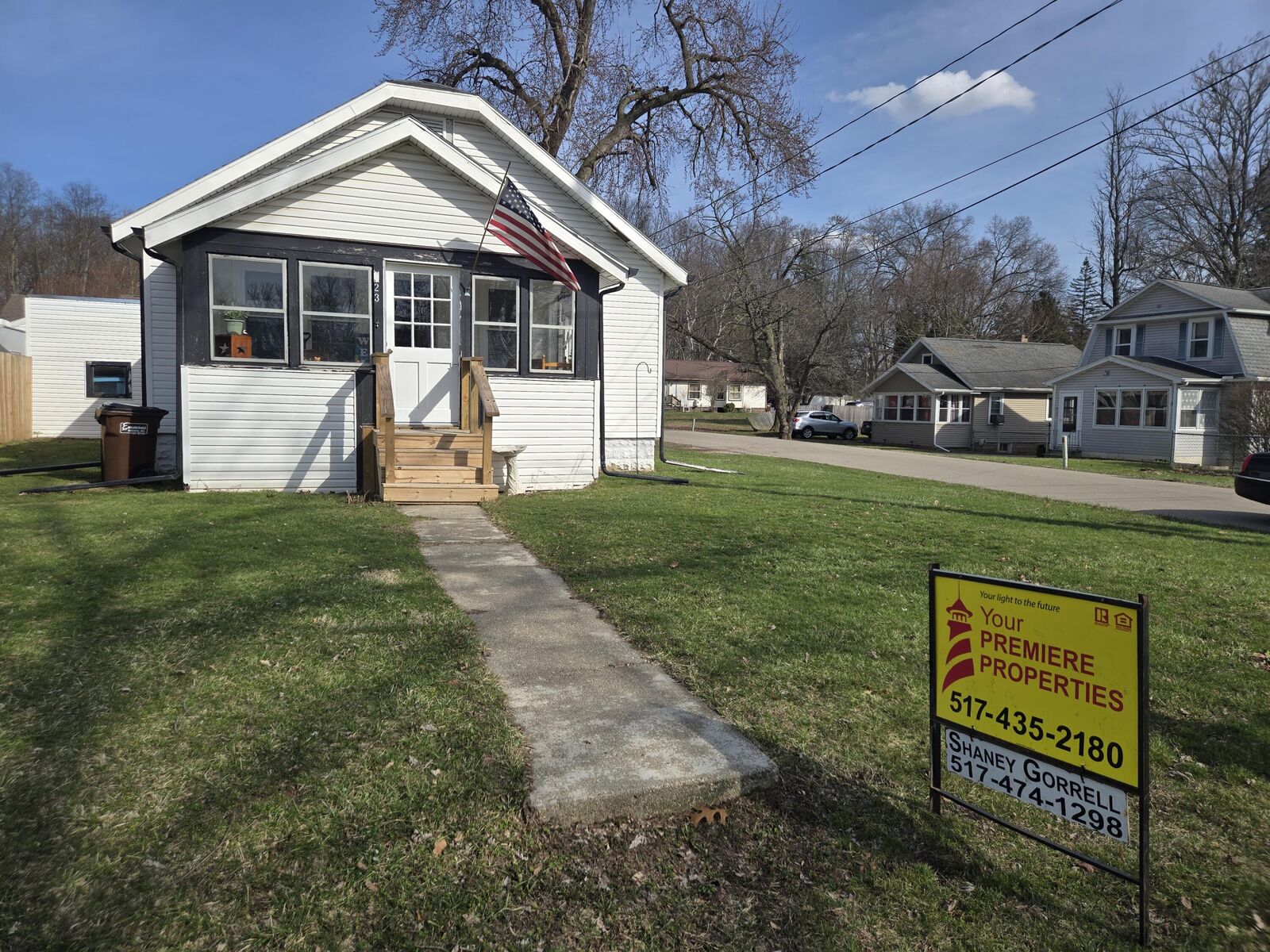 Property Photo: 323 S Maurice Avenue MI 49203