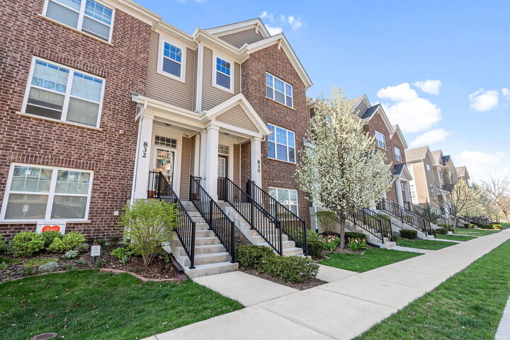 Property Photo: 830 Center Street IL 60016