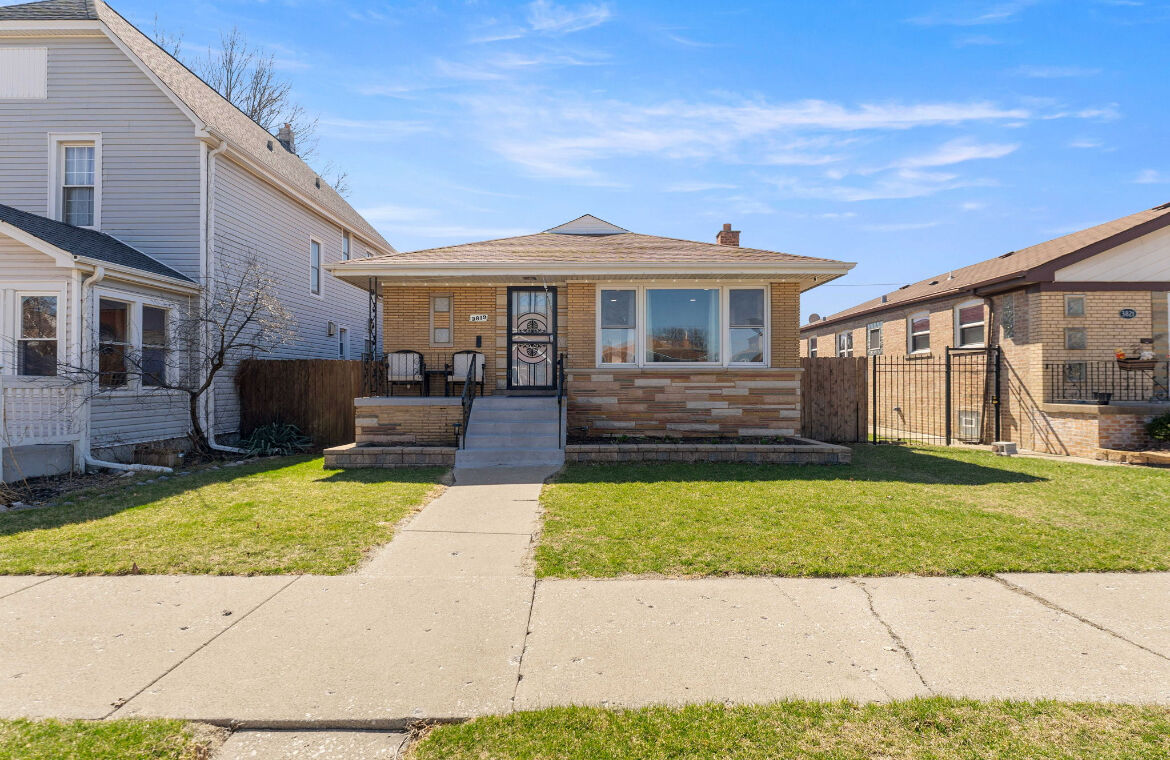 Property Photo:  3819 W 83rd Place  IL 60652 