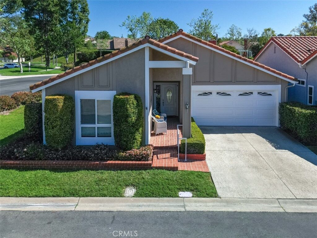 Property Photo:  27671 Via Granados  CA 92692 