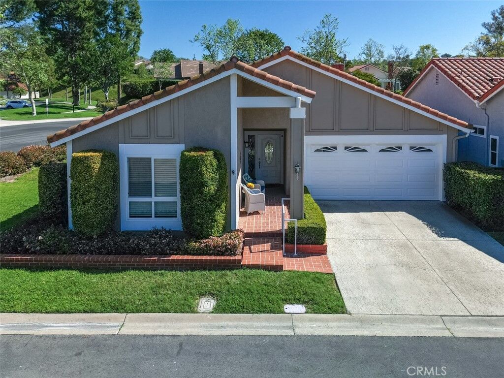 Property Photo:  27671 Via Granados  CA 92692 