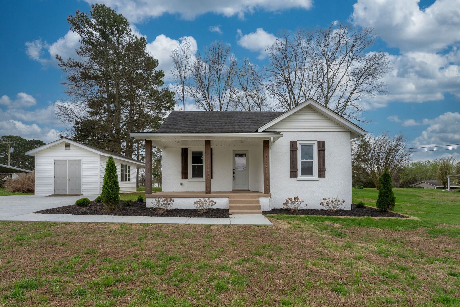 Property Photo: 402 W Commerce St TN 38469