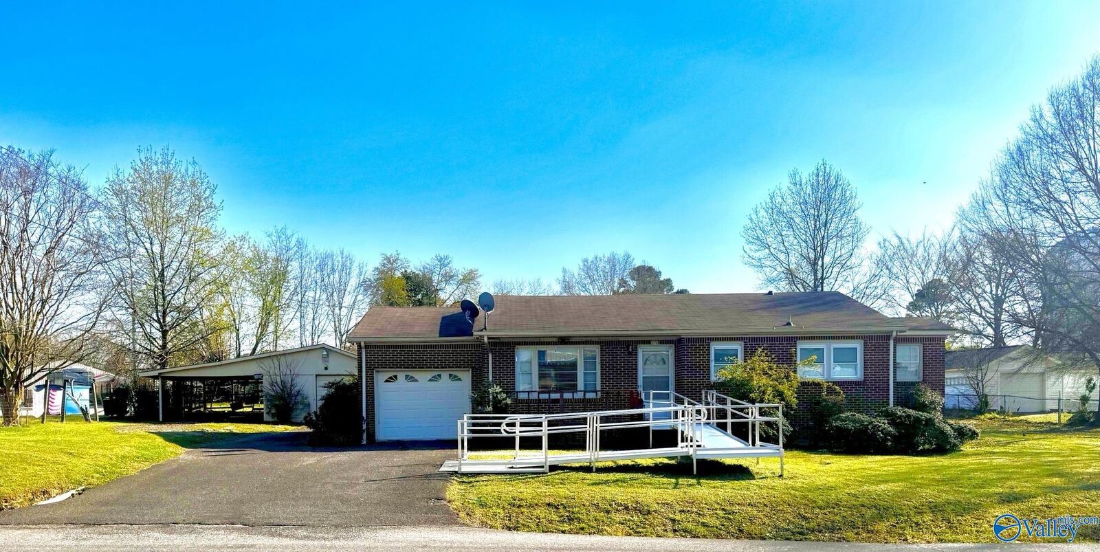 Property Photo:  274 Beulah Cut-Off Road  AL 35950 