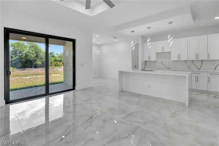 Property Photo: 803 E 16th Street FL 33972