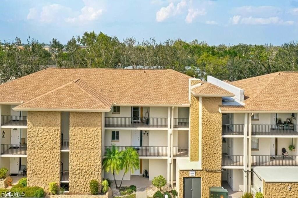 Property Photo:  2100 Barkeley Lane 19  FL 33907 