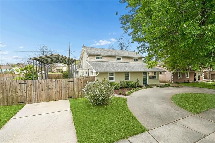 Property Photo:  45 E Chalmette Circle  LA 70043 