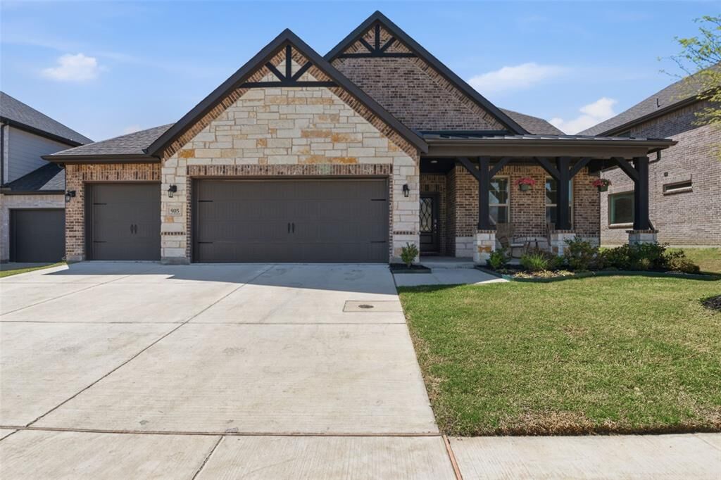 Property Photo:  905 Bluebell Street  TX 75407 