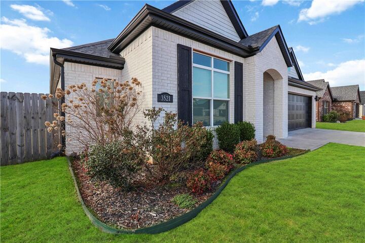 Property Photo: 3521 E Avon Avenue AR 72764