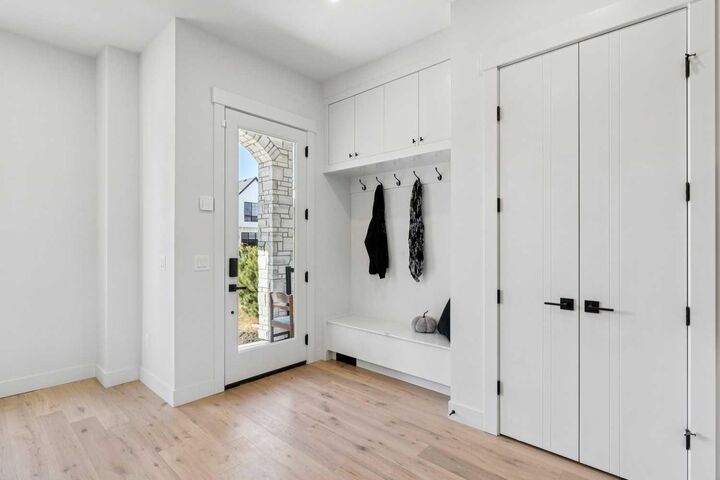 Property Photo:  2620 30 Street SW  AB T3E 2M2 