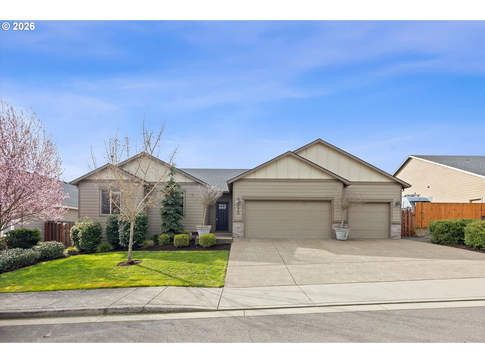 Property Photo:  770 E McKinley St  OR 97111 