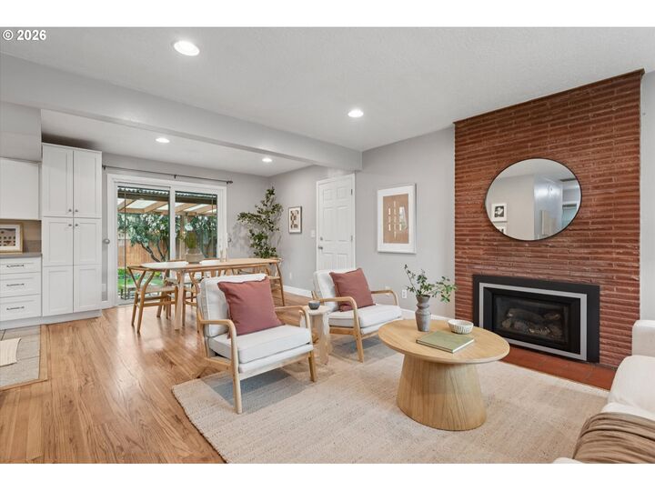 Property Photo:  1025 SE 169th Ave  OR 97233 