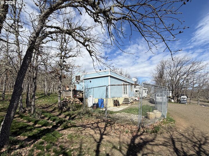 Property Photo:  3 Trevor Rd  WA 98620 