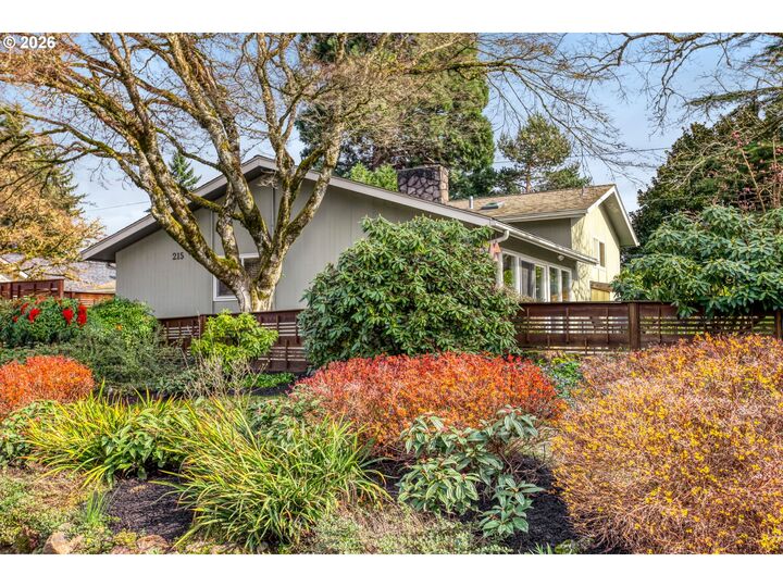 Property Photo:  215 Phoenix Way  WA 98661 