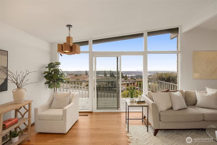 Property Photo:  4360  Somerset Boulevard SE  WA 98006 