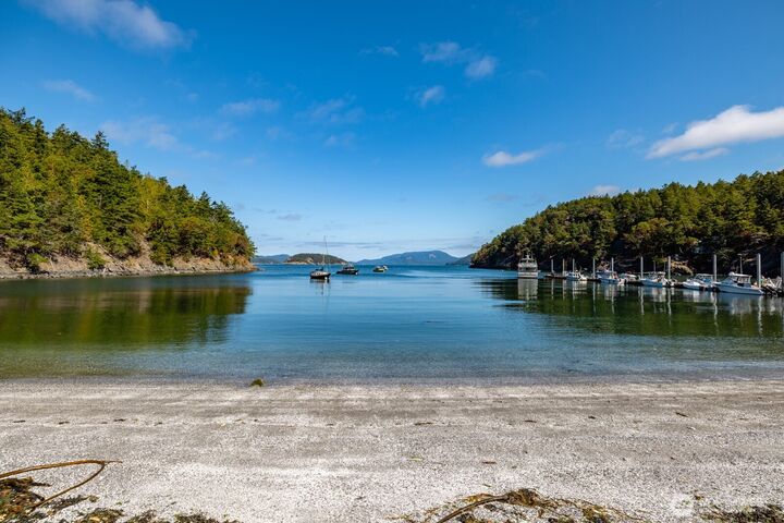 Property Photo:  68  Sylvan Cove West  WA 98221 