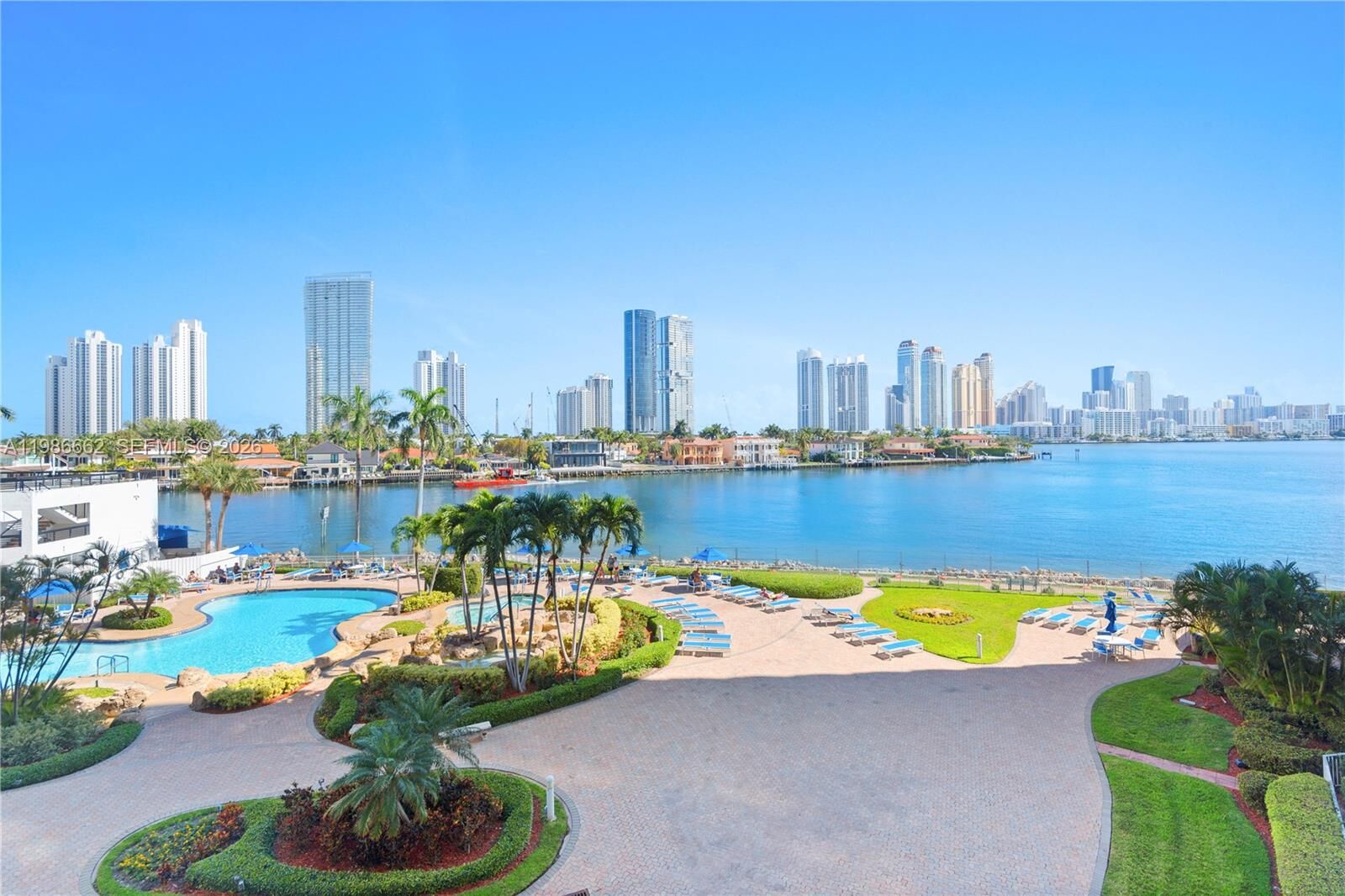 Property Photo: 19101 NE 36th Ct 409 FL 33180