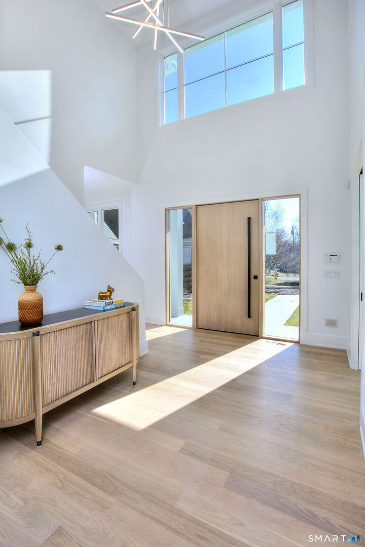 Property Photo:  8 Loretta Court  CT 06880 