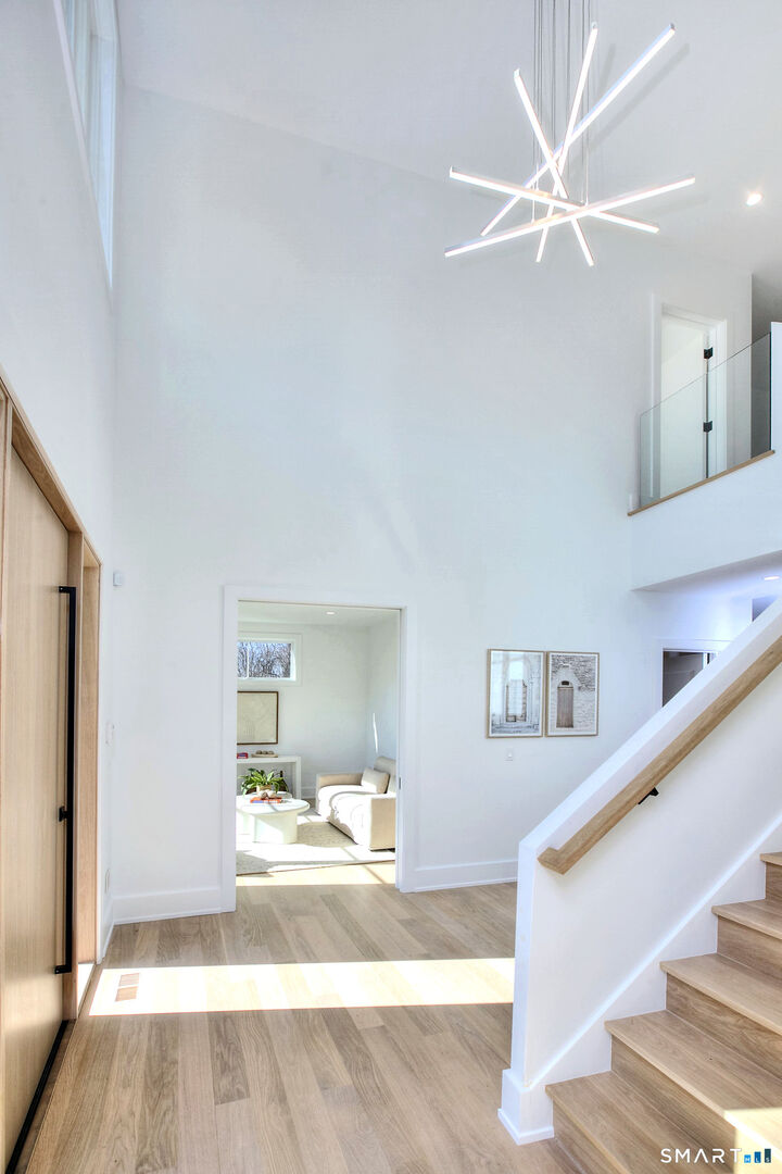Property Photo:  8 Loretta Court  CT 06880 