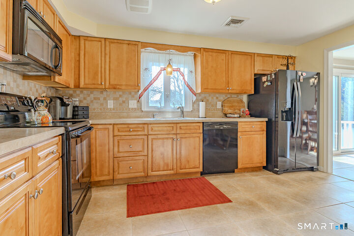 Property Photo:  15 Cricket Lane  CT 06111 