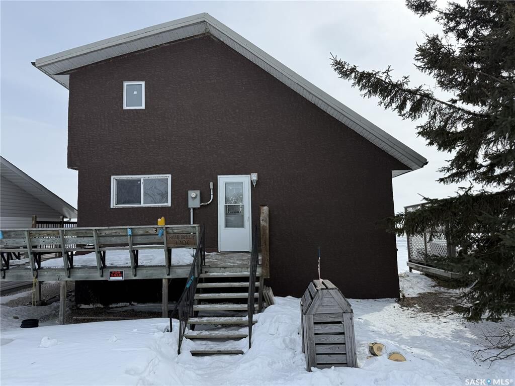 Property Photo:  722 Aqualane Avenue  SK S0M 1E0 