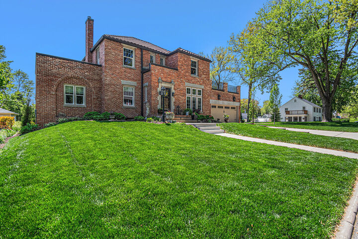 Property Photo:  1020 E Valley  Street  IA 51566 