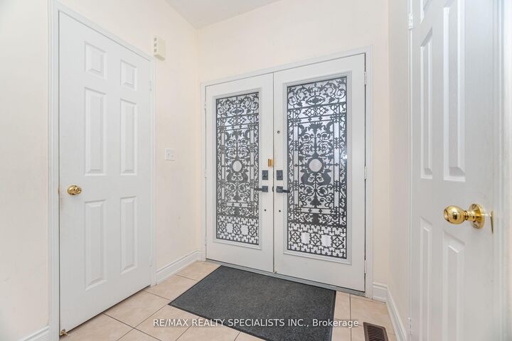 Property Photo: 23 Personna Circle ON L6X 0P1