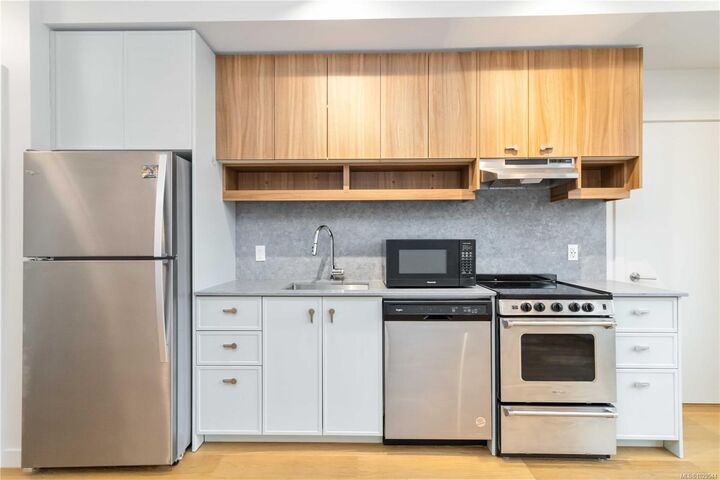 Property Photo: 629 Speed Ave #202 BC V8Z 1A5