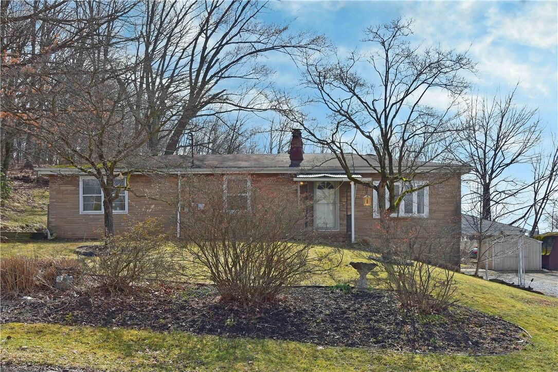 Property Photo: 4006 Vistavue Drive PA 15044