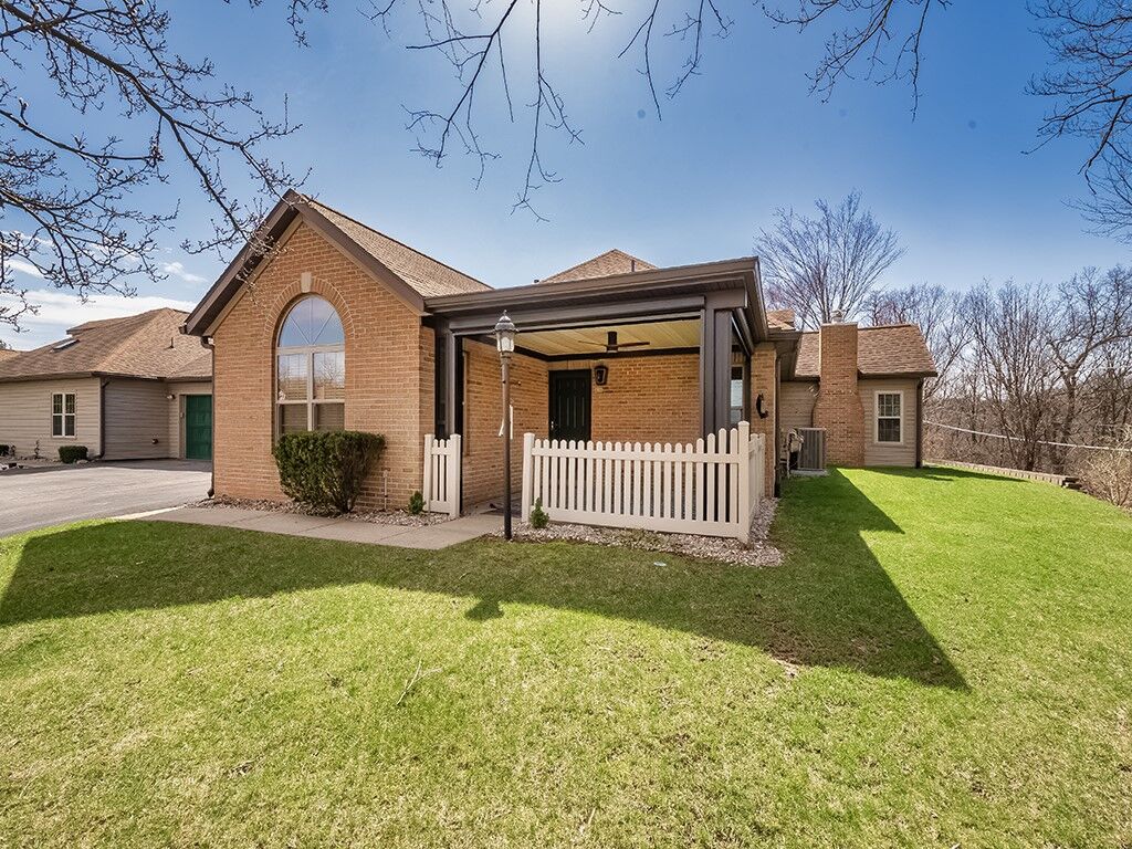 Property Photo:  1252 Stanford Ct  PA 15108 