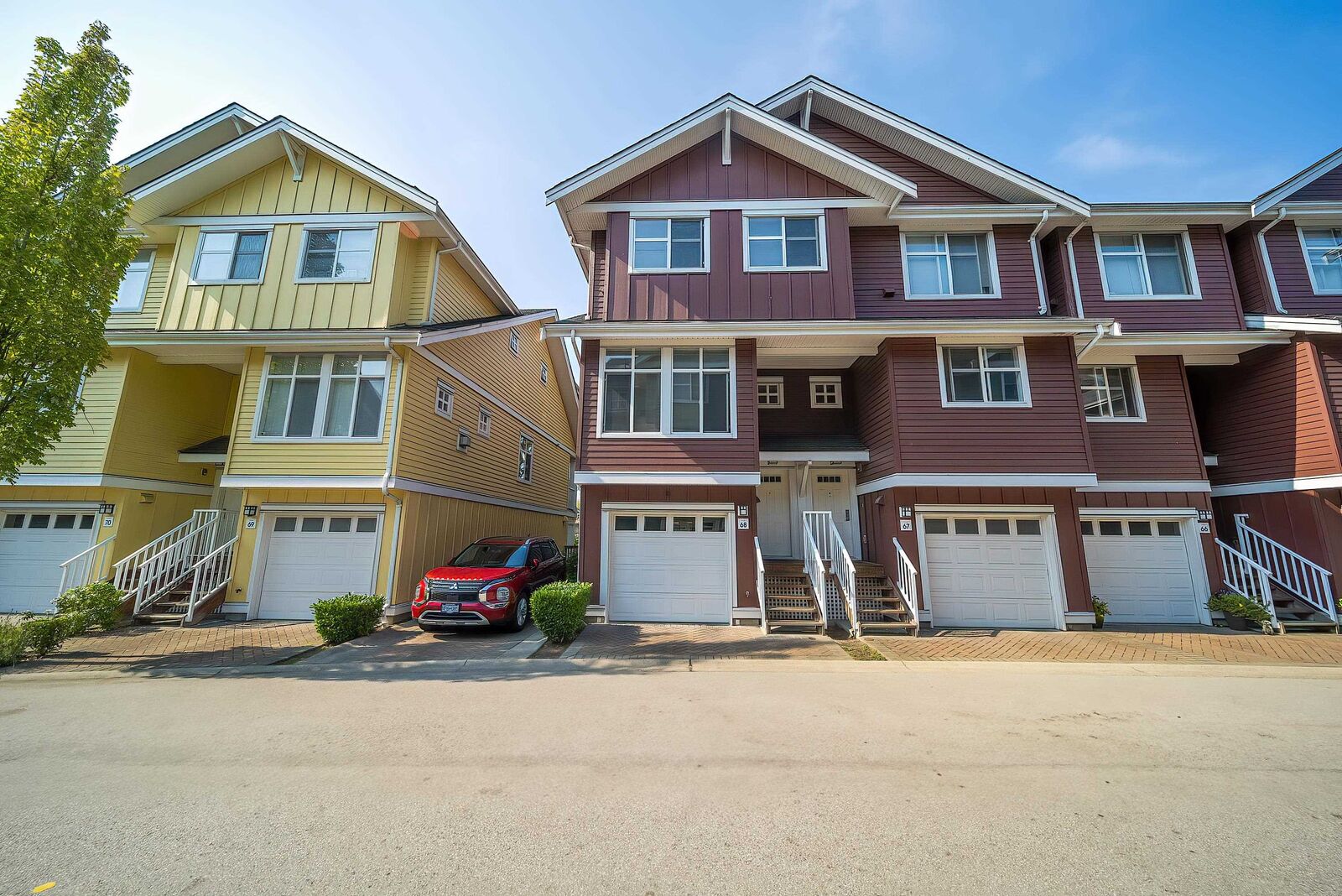 Property Photo: 935 Ewen Avenue 68 BC V3M 0A1