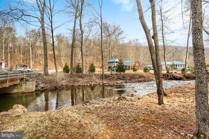 Property Photo:  10 Spruce Tree Lane  PA 17040 