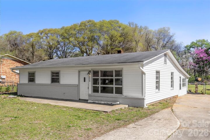 Property Photo:  114 Sunrise Circle  NC 28150 