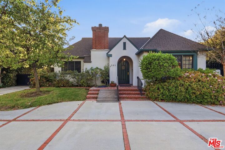 Property Photo:  563 Wilcox Ave  CA 90004 