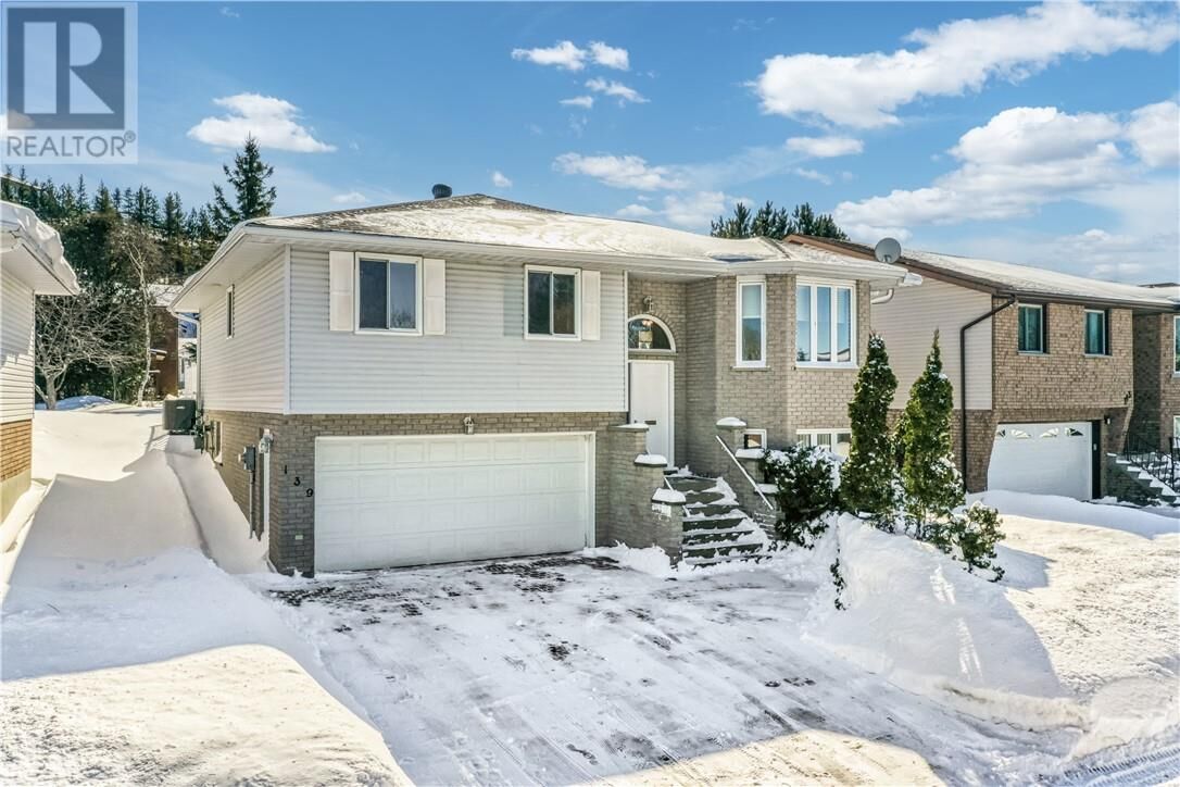 Photo de la propriété: 139 Copper Street ON P3E 2C4