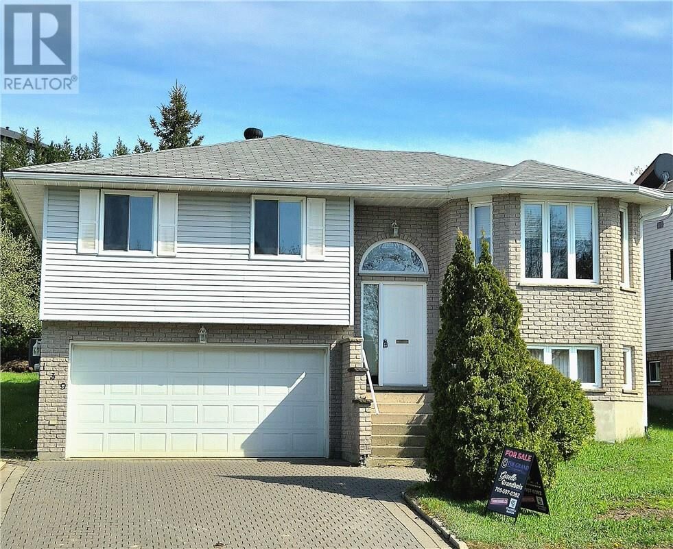 Photo de la propriété:  139 Copper Street  ON P3E 2C4 