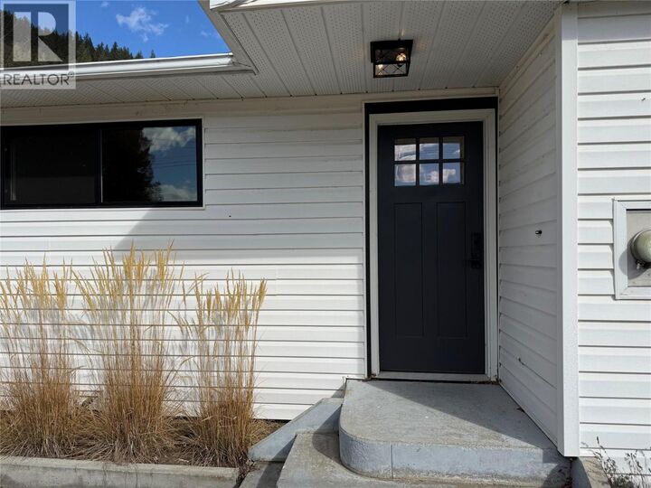 Photo de la propriété:  6295 College Road  BC V0H 1H2 