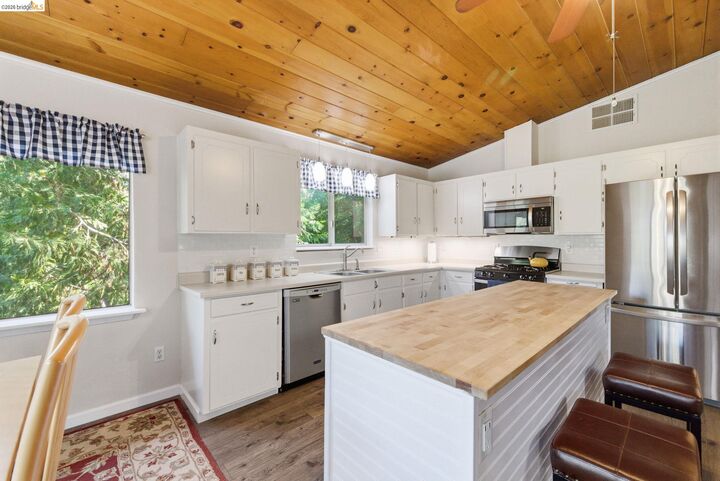 Property Photo: 21570 Eel River Dr CA 95370