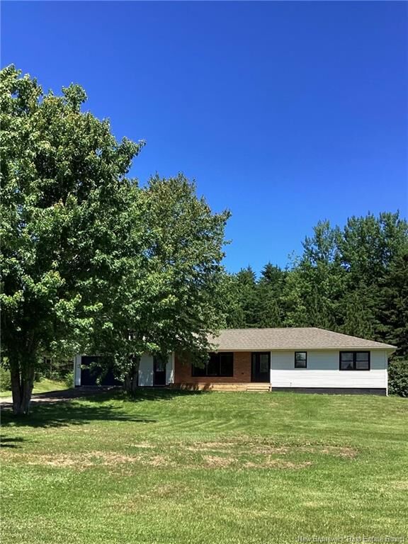 125 Evangeline Street — photo 1