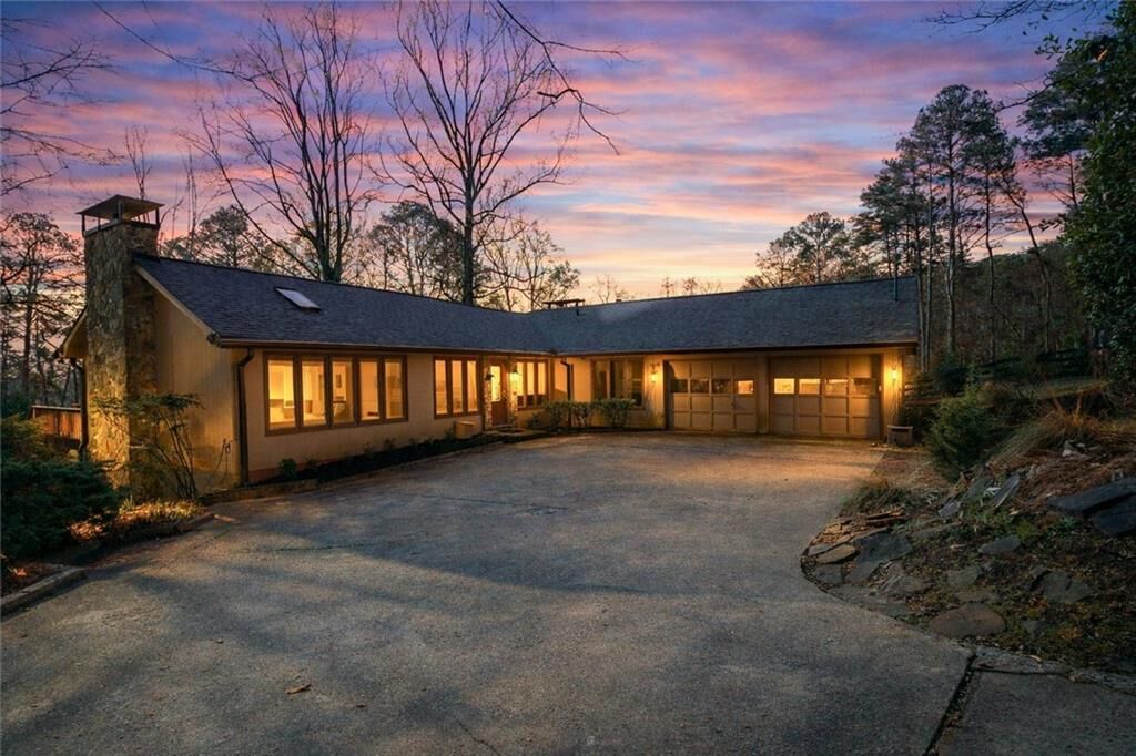 Property Photo: 3240 Chimney Point Drive GA 30041