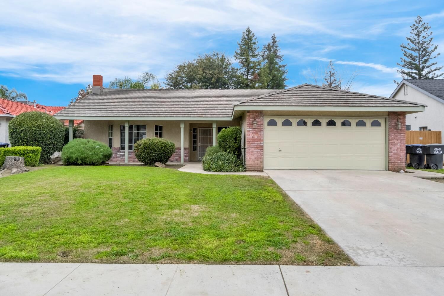 Property Photo: 3632 E Willow Court CA 93292