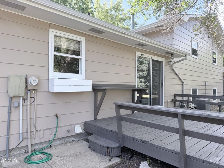 Property Photo:  494 Joal Drive  ND 58421 
