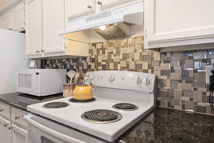 Property Photo:  2425 Augusta Drive 23  TX 77057 