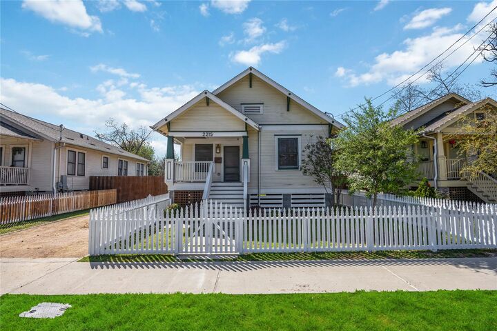 Property Photo:  2215 Gregg Street  TX 77026 