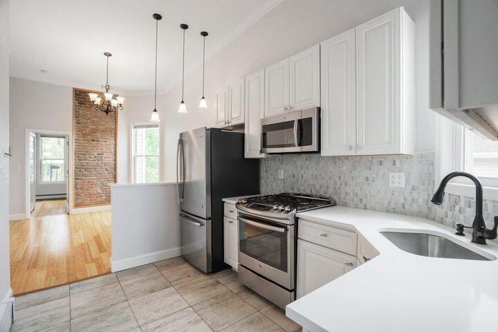 Property Photo:  132 Lincoln St # 6 (R)  NJ 07307 