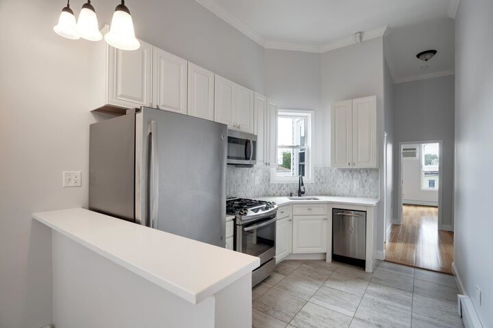 Property Photo: 132 Lincoln St # 6 (R) NJ 07307