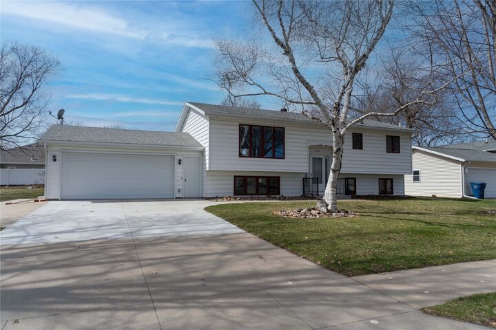 Property Photo:  201 E 15th Street  IA 50219 