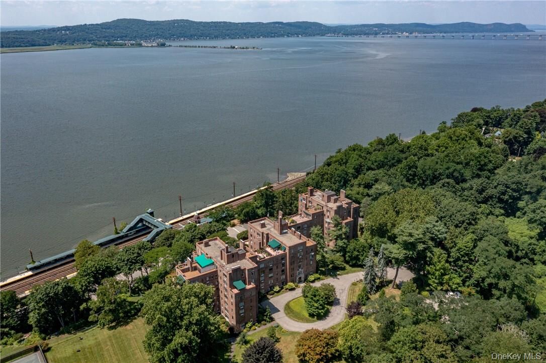 Property Photo:  100 Ardsley Avenue W 5G  NY 10533 