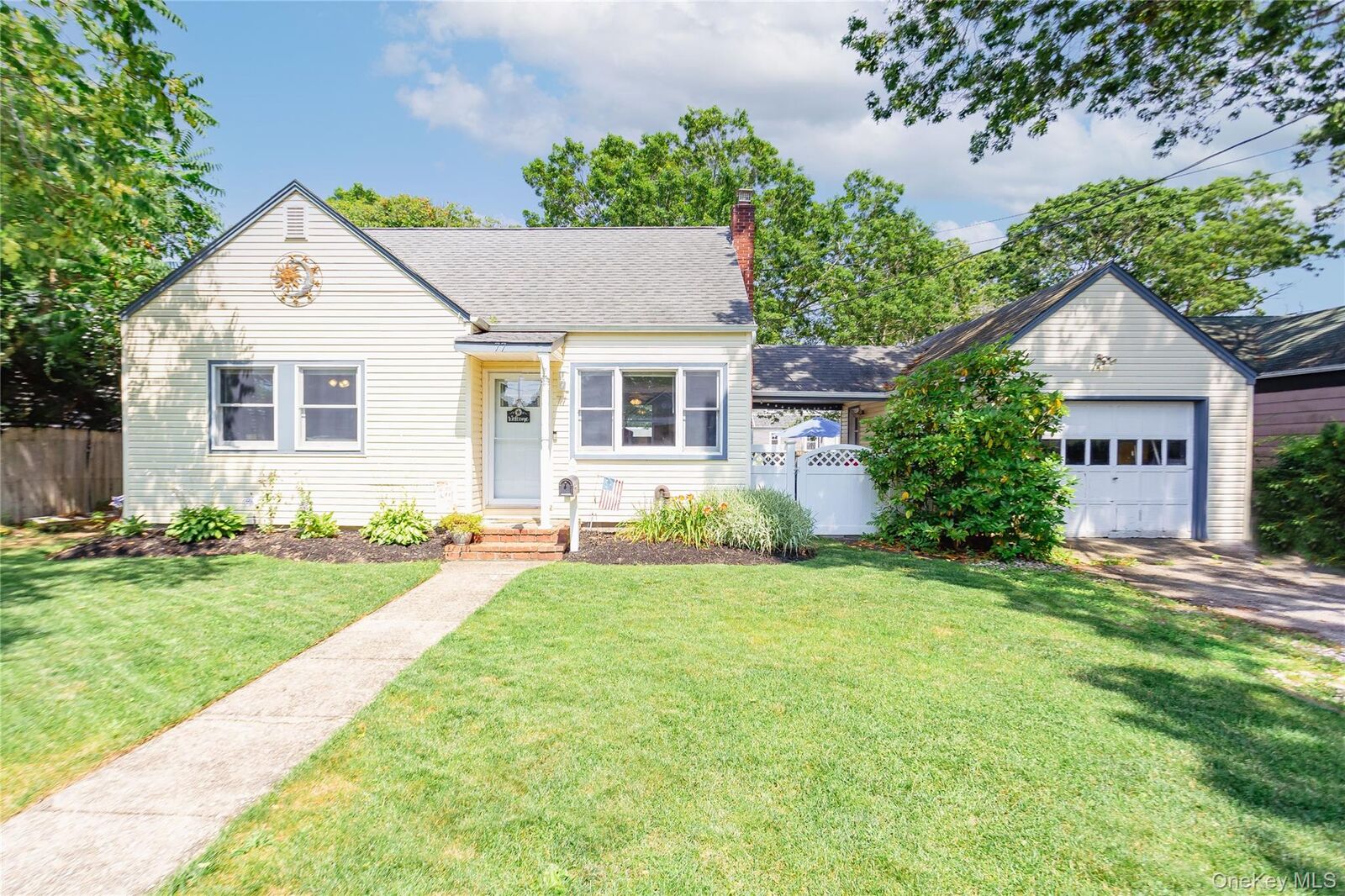 Property Photo:  77 N Summit Avenue  NY 11772 