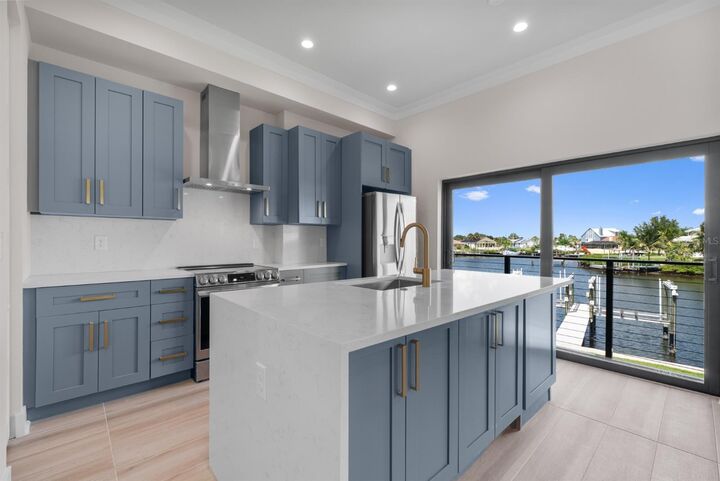 Property Photo: 772 Gran Kaymen Way FL 33572